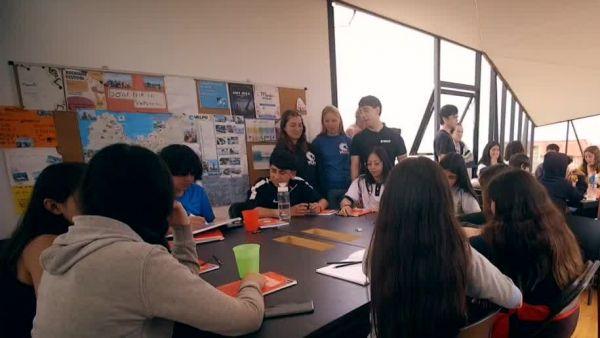 24 Horas Reportajes | Surf e inglés: una ola de oportunidades