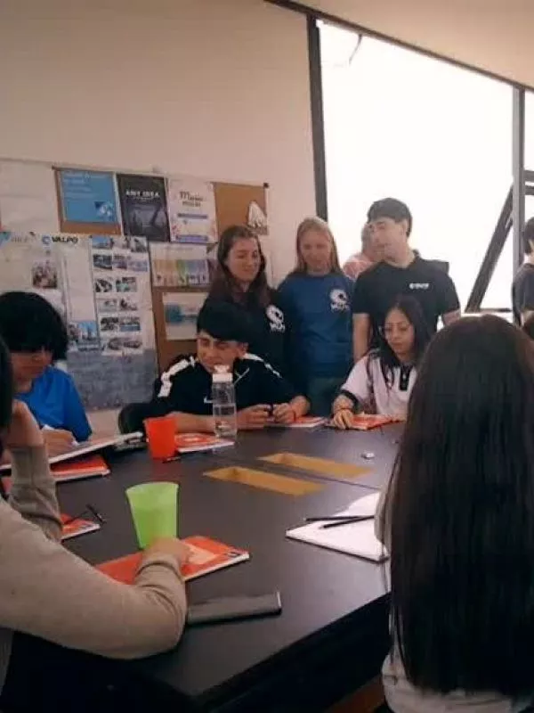 24 Horas Reportajes | Surf e inglés: una ola de oportunidades