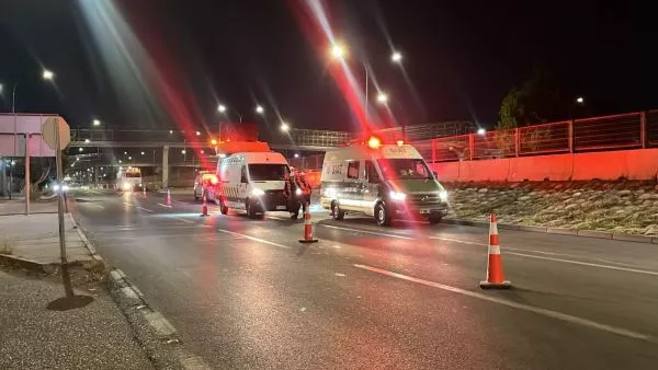 Motorista muere tras chocar contra barrera en caletera de Autopista Central