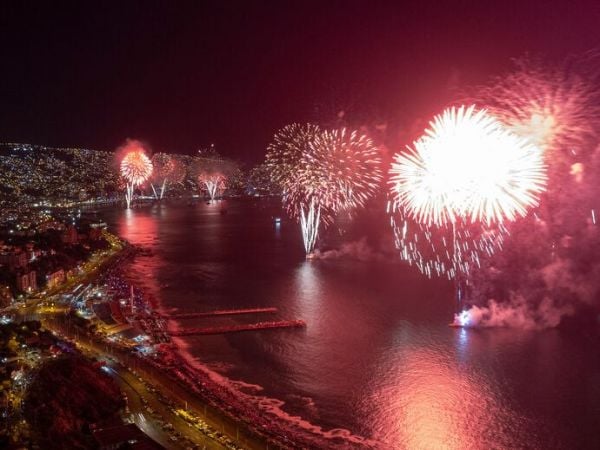Fuegos artificiales en AÑO NUEVO 2026: Valparaíso y Viña del Mar estaría nublado