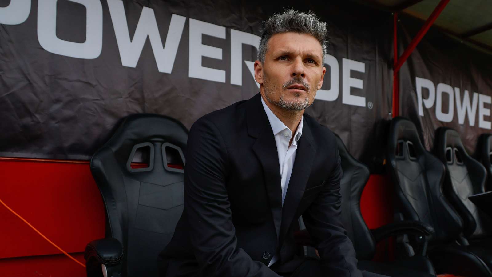 Fernando Ortiz dirigiendo un partido de Colo Colo