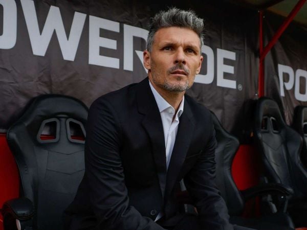 Fernando Ortiz dirigiendo un partido de Colo Colo