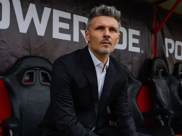 Fernando Ortiz dirigiendo un partido de Colo Colo