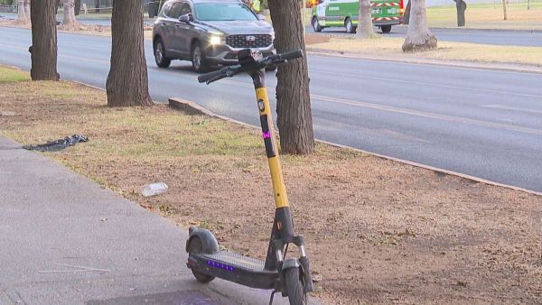 Hombre en scooter muere tras ser atropellado