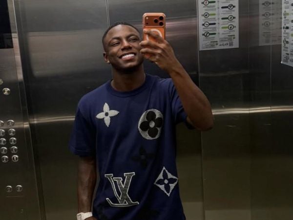 Una selfie de Marino Hinestroza en un ascensor