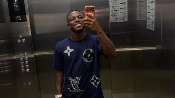 Una selfie de Marino Hinestroza en un ascensor