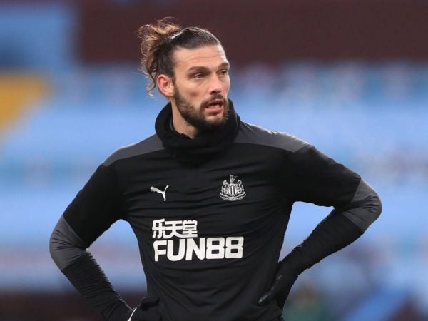Andy Carroll jugando por el Newcastle