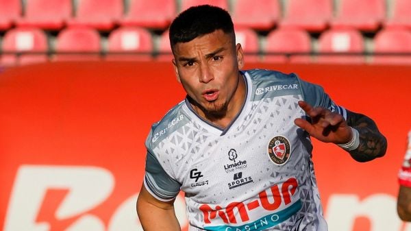 Daniel 'Popín' Castro celebrando un gol por la Liga de Primera