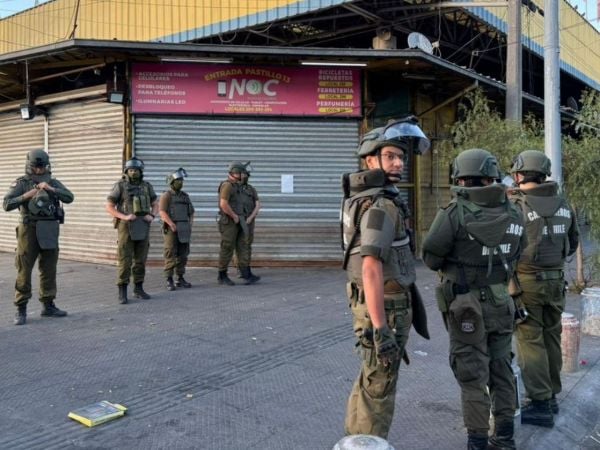 Municipalidad de Santiago clausura locales en galería del Barrio Franklin