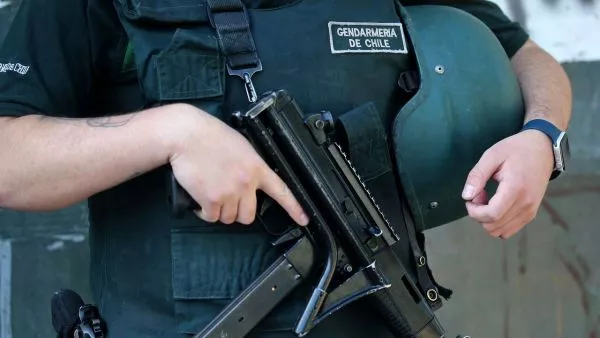Gendarmería informa nuevo error que permitió liberar a reo en Santiago