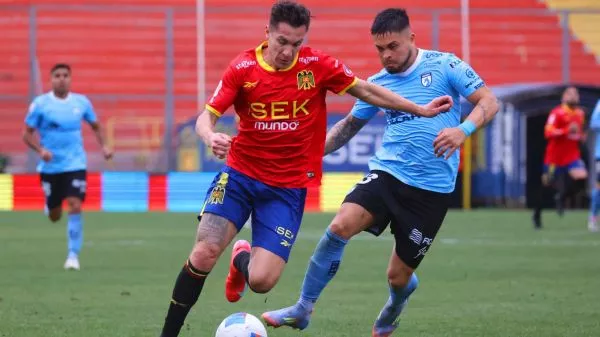 Unión Española jugando contra Deportes Iquique