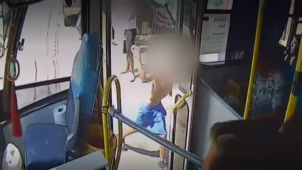 Menores de edad atacan micro en Antofagasta