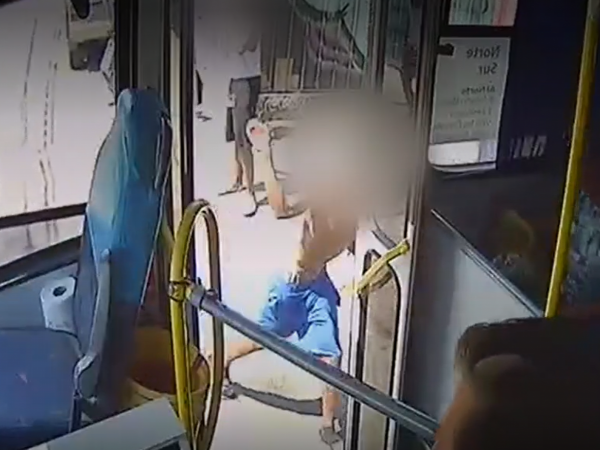 Menores de edad atacan micro en Antofagasta