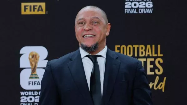 Roberto Carlos en el sorteo del Mundial 2026