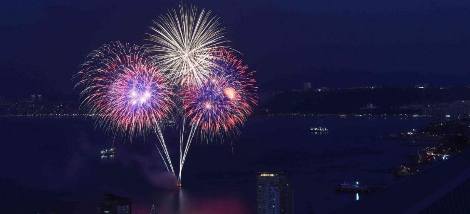Fuegos artificiales en Valparaíso