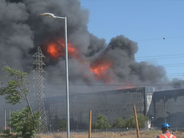 FOTOS | Incendio afecta a bodegas en San Bernardo y obliga a amplio despliegue de emergencia