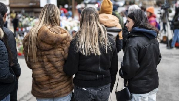 Bengalas en botellas de champán es el origen más verosímil del incendio en bar suizo