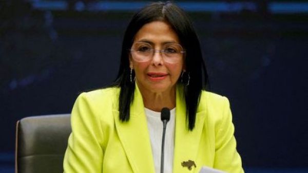 Delcy Rodríguez, la chavista con sanciones internacionales que toma el mando de Venezuela