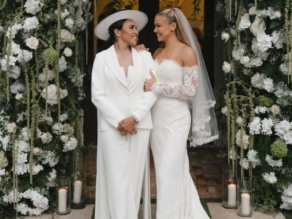 Marta se casó con una ex compañera de equipo Carrie Lawrence