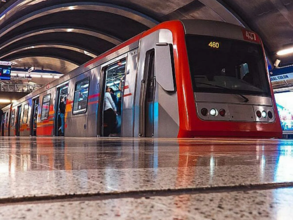 Metro de Santiago: cierran estación Conchalí por presencia de humo