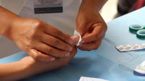 Enfermera es acusada de robar muestras biológicas para entrenar a su perro