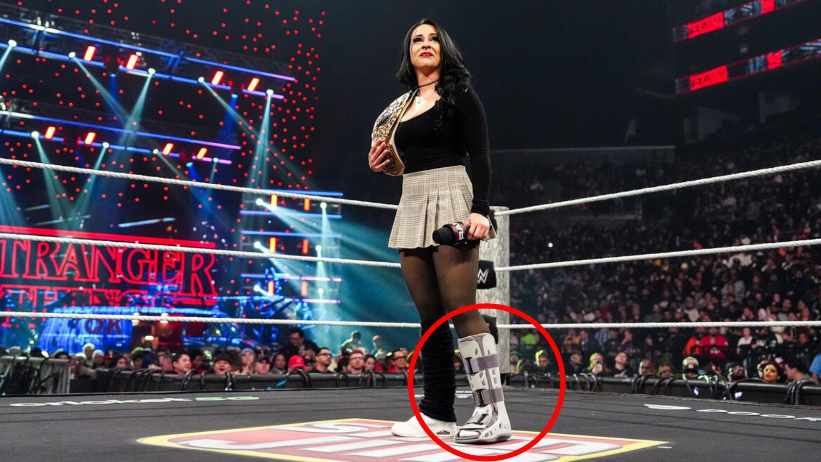 Stephanie Vaquer con su tobillo lastimado