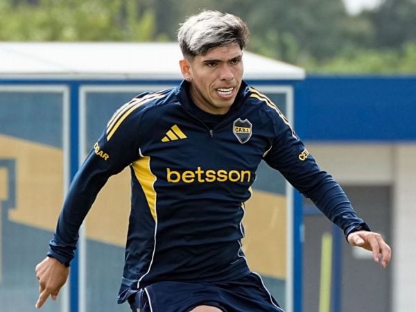 Carlos Palacios en la práctica de Boca Juniors