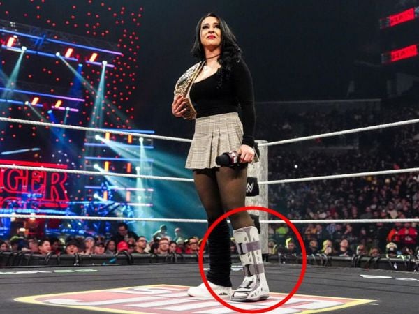 Stephanie Vaquer con su tobillo lastimado