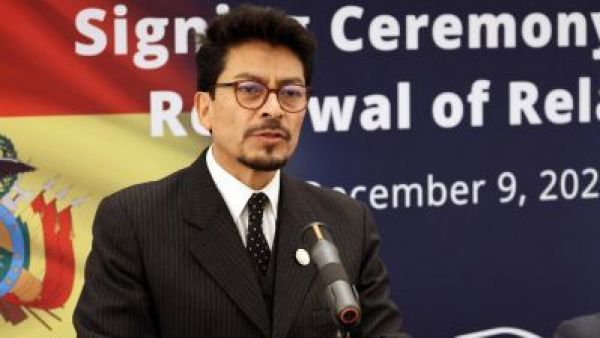 Canciller de Bolivia se abre a restablecer relaciones con Chile