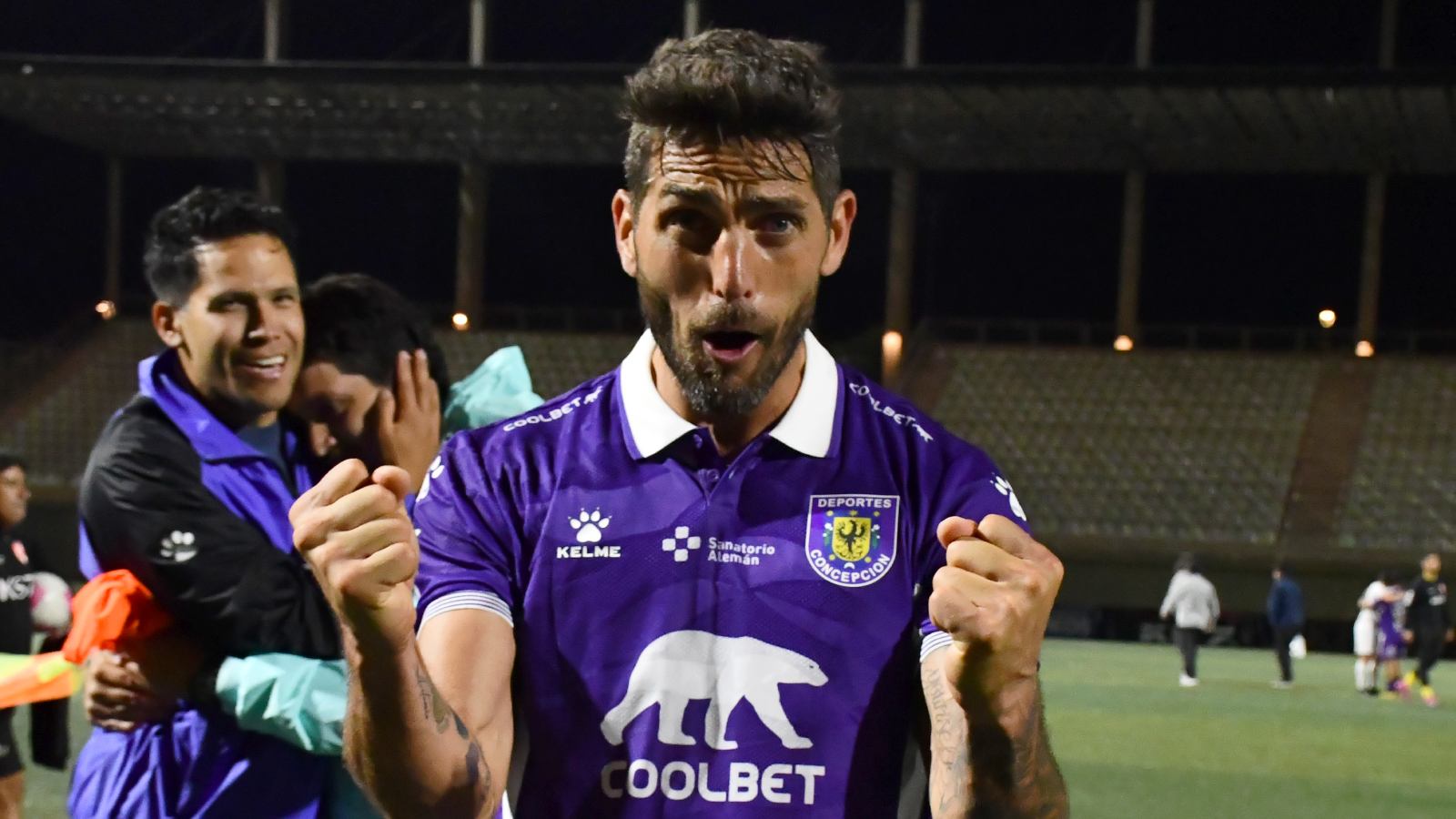 Joaquín Larrivey celebrando un gol por Deportes Concepción