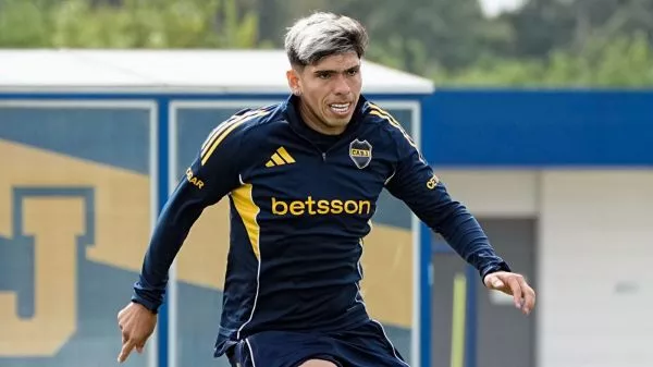 Carlos Palacios en la práctica de Boca Juniors