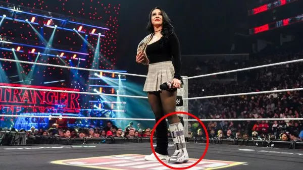 Stephanie Vaquer con su tobillo lastimado