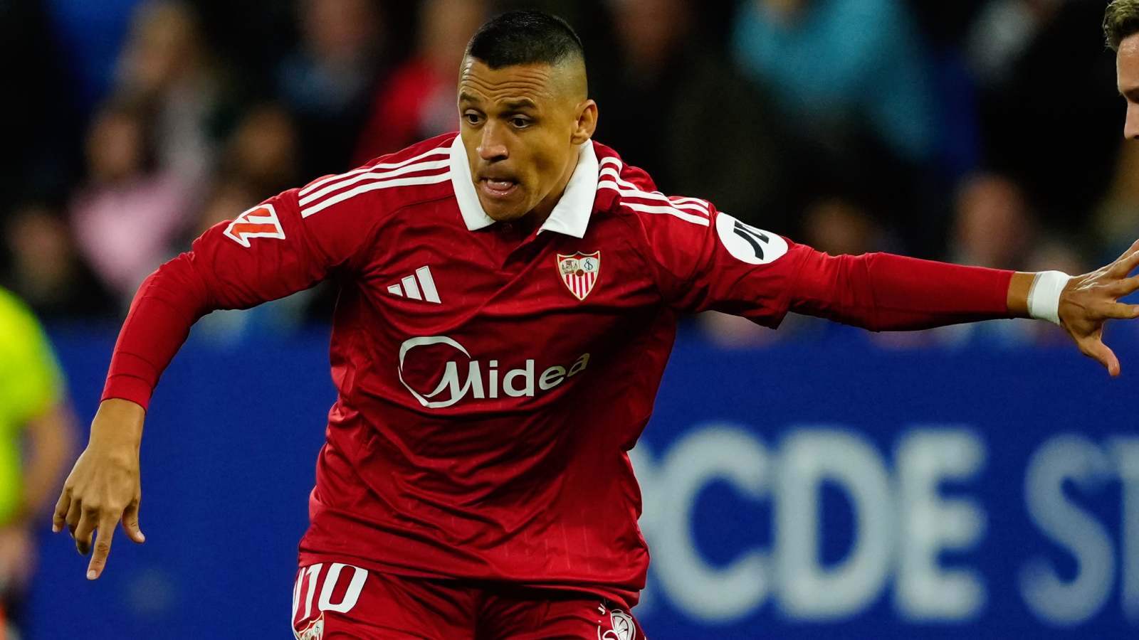 Alexis Sánchez jugando por el Sevilla