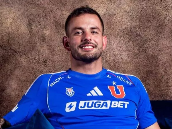 Octavio Rivero con la camiseta de la Universidad de Chile