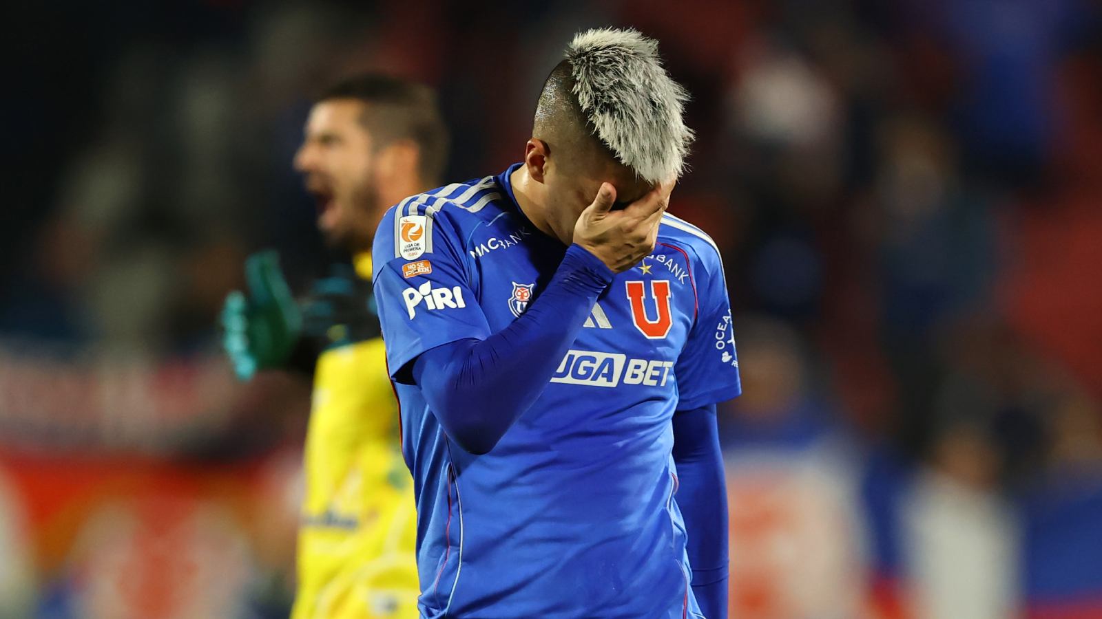 Leandro Fernández lamentándose tras fallar un gol por la Universidad de Chile