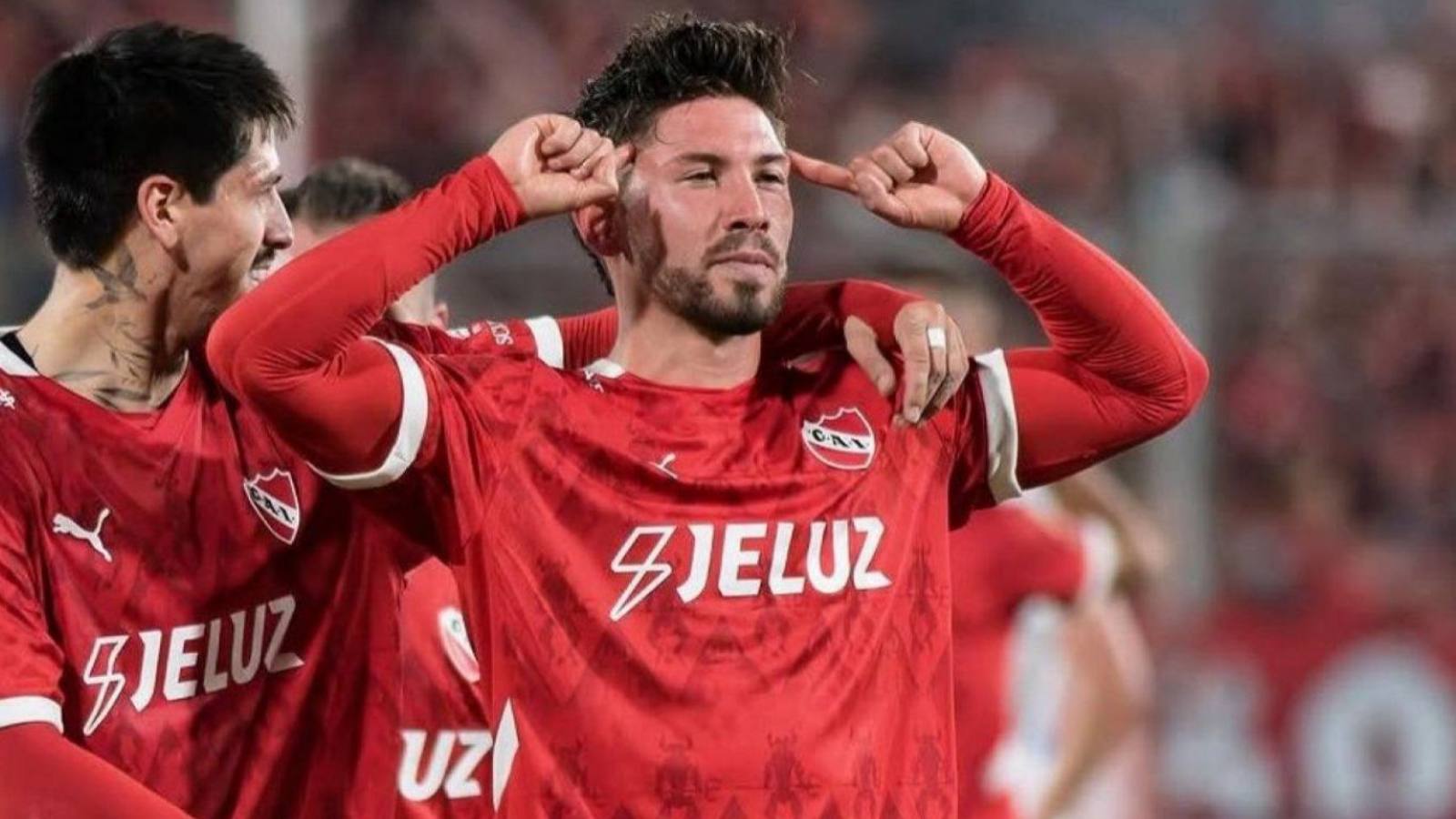 Felipe Loyola celebrando un gol por Independiente