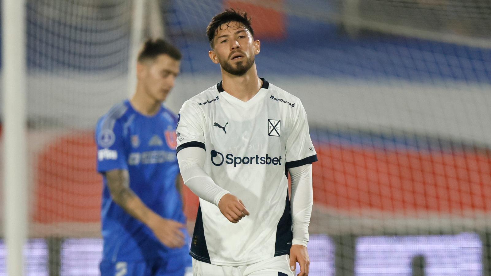 Felipe Loyola jugando por Independiente en Copa Sudamericana