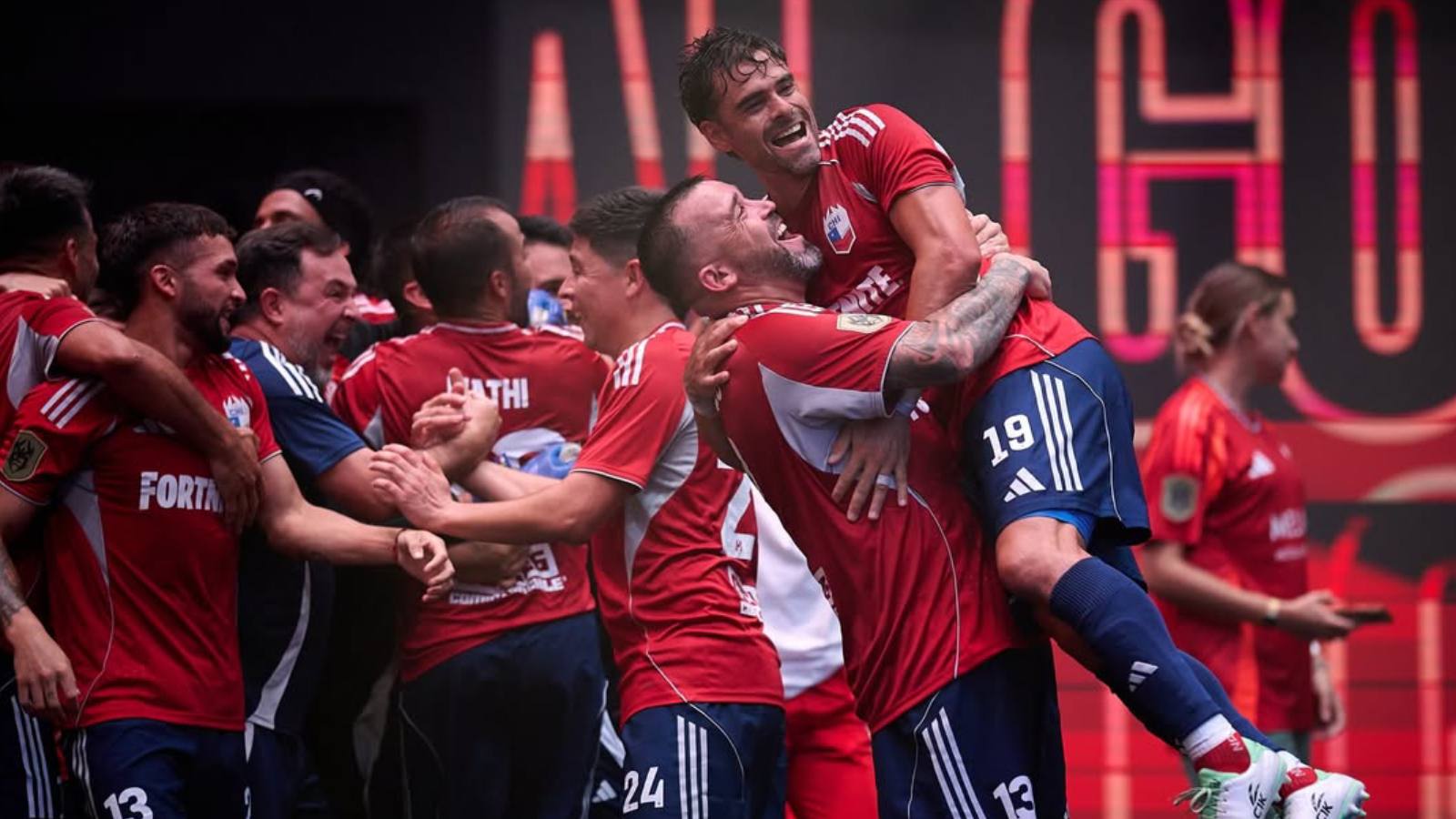 Selección chilena de la Kings League celebrando su triunfo ante Alemania