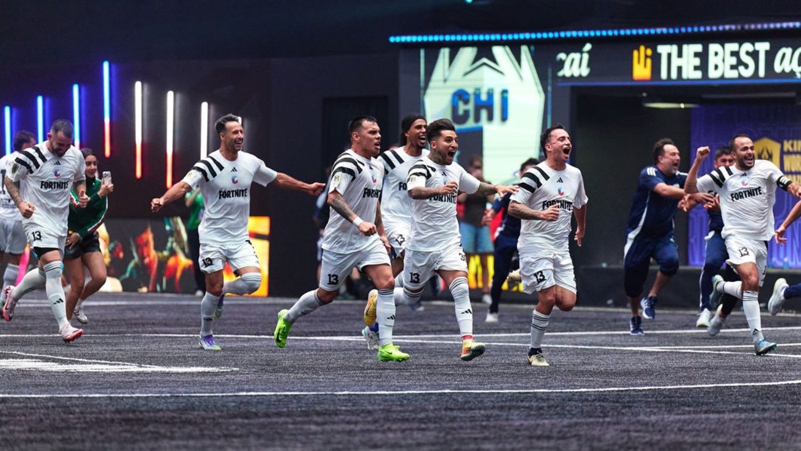 Selección chilena de la Kings League celebrando su triunfo ante España