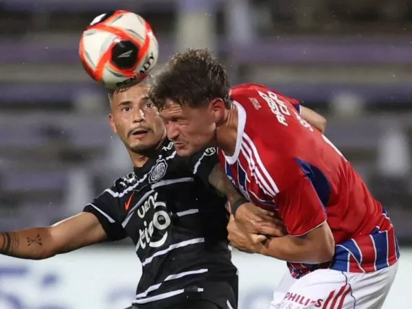 Colo Colo jugando frente a Olimpia en la Serie Río de La Plata 2026
