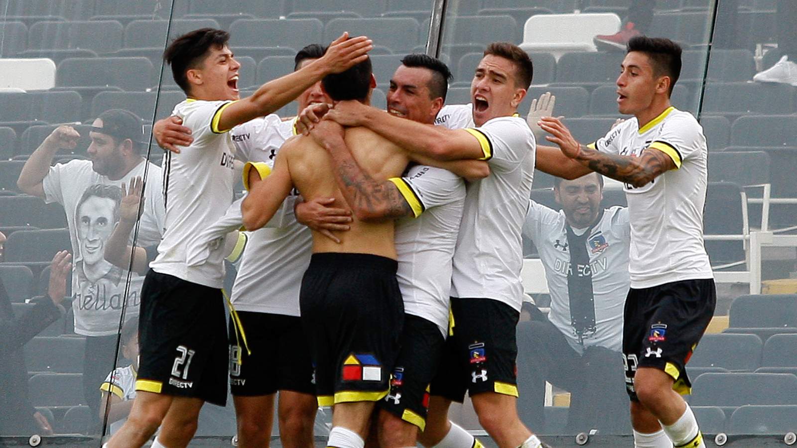Juan Delgado celebrando un gol por Colo Colo