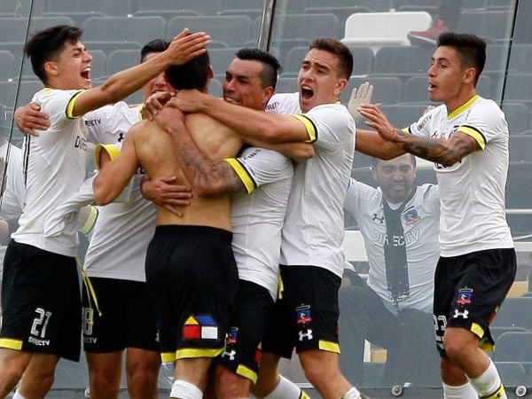 Juan Delgado celebrando un gol por Colo Colo