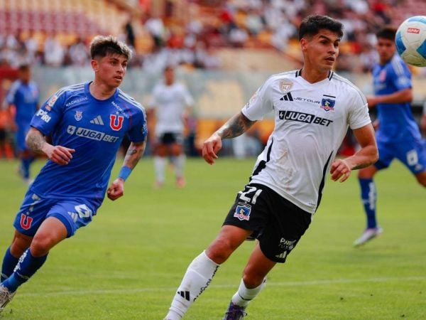 Maximiliano Guerrero y Erick Wiemberg disputando un balón en un Superclásico
