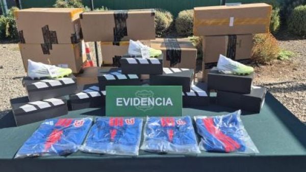 Recuperan camión robado con más de $100 millones en ropa deportiva: Hay dos detenidos