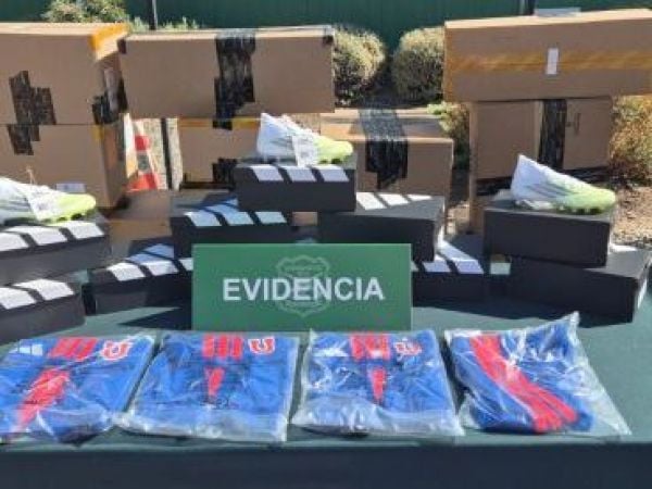 Recuperan camión robado con más de $100 millones en ropa deportiva: Hay dos detenidos