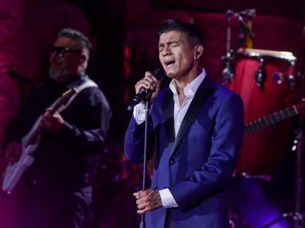 Beso de Yamila Reyna y Américo en Olmué.