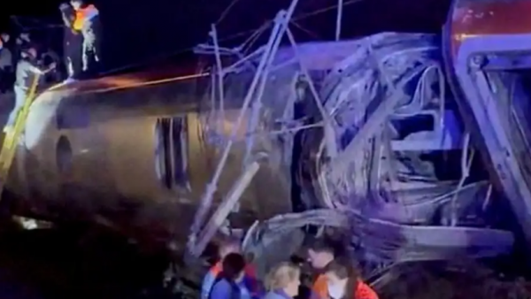 Más de 20 fallecidos en colisión de trenes en España