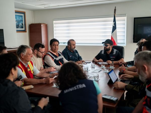 Presidente Boric llegó al sur y concretó reunión de emergencia por incendios forestales