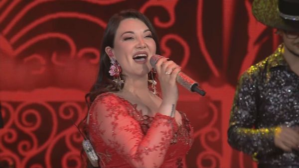 Entremares rinde homenaje a familiar fallecida en medio de su presentación en Olmué