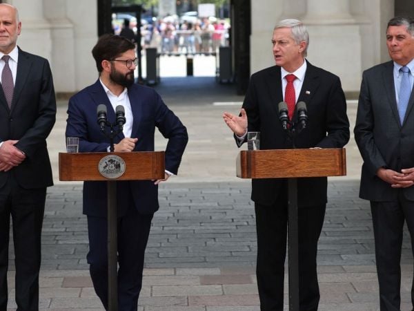 Reunión entre Kast y Boric por incendios forestales.